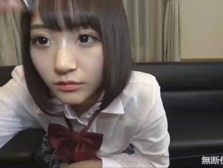 小姐姐年轻的白嫩美乳与丰满骚逼，看到忍不住狠狠把她爆操